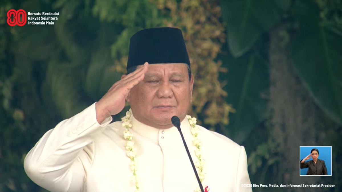 Baju Adat Presiden Prabowo Subianto saat Upacara 17 Agustus 2025? Berwarna Putih Gading dengan Kalung Bunga Melati