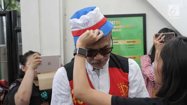 Hadiri Sidang, Tio Pakusadewo Banyak Menunduk