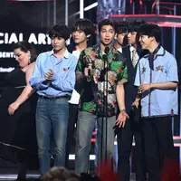Penampilan BTS di ajang Billboard Music Awards 2018 memang mengundang perhatian publik. Salah satunya adalah sebuah program televisi di Meksiko yang berjudul Farandula 40. (AFP/Ethan Miller/Getty IMAGES NORTH AMERICA)