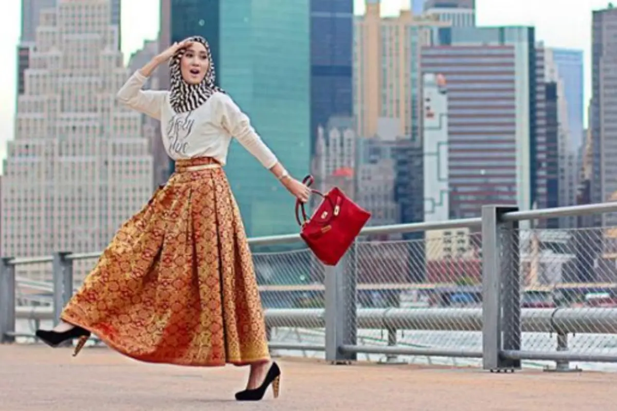 Tren Hijab: Mix and Match Batik dengan Hijab, Nggak Kalah Modis!