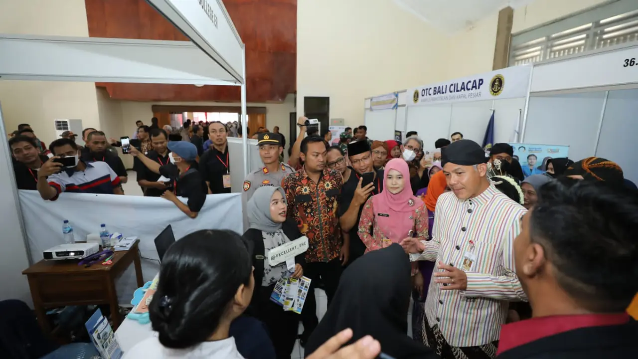 Gubernur Jawa Tengah Ganjar Pranowo dalam acara Cilacap Job And Education (JED) Fair 2023 di SMKN 1 Cilacap, Kabupaten Cilacap, Jateng. (Istimewa)