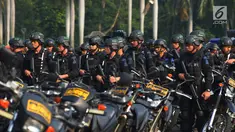 Anggota Korps Brimob mengikuti apel bersama di Lapangan Silang Monas, Jakarta, Kamis (13/6/2019). Apel konsolidasi Operasi Ketupat 2019 dan pengamanan sidang gugatan Pilpres itu diikuti personel Polri, TNI, Satpol PP DKI Jakarta, Dishub DKI Jakarta, dan pemadam kebakaran. (merdeka.com/Imam Buhori)