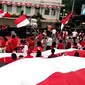 Bendera merah putih berbagai ukuran dibentangkan di depan Balai Kota Malang, Jawa Timur (Liputan6.com/Zainul Arifin)