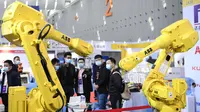 Lengan robotik dipamerkan dalam Pameran Robot Pintar Internasional China (Foshan) 2020 di Foshan, Provinsi Guangdong, China, 3 Desember 2020. Produsen robot papan atas dari dalam dan luar negeri memamerkan produk, teknologi, dan solusi terbaru mereka selama gelaran tersebut. (Xinhua/Deng Hua)