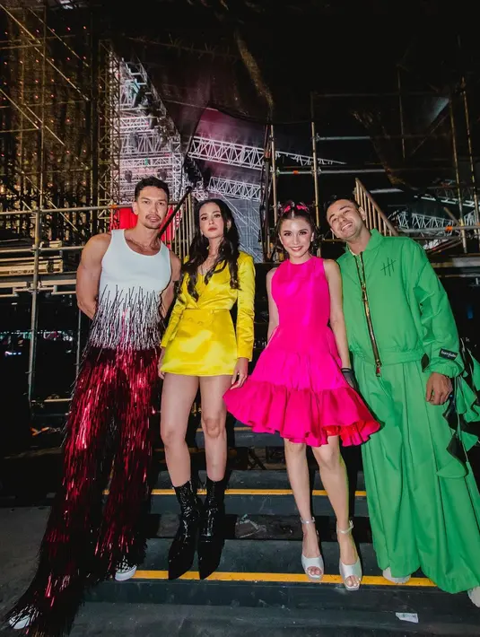 Walau tanpa Laudya Cynthia Bella, momen reuni grup BBB ini tetap menghibur penonton yang haus akan rasa nostalgia. [Instagram/chelseaoliviaa]