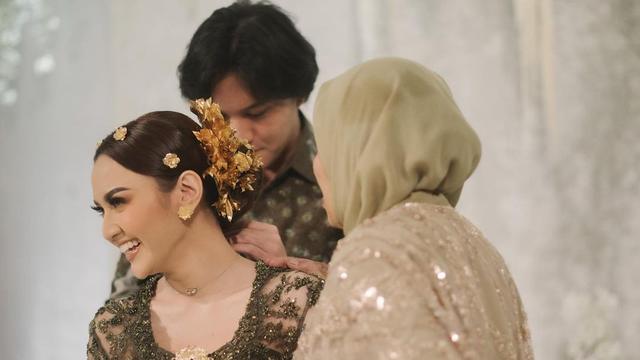 8 Momen Rizky Febian Resmi Lamar Mahalini Raharja, Digelar Tertutup