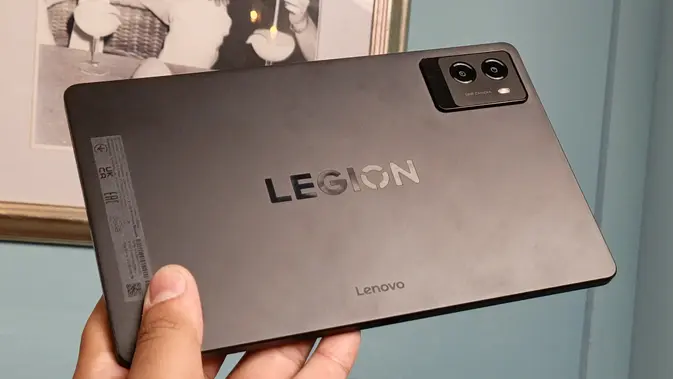 <p>Hands-on (Belakang) Lenovo Legion Tab (Eclipse Black) saat acara pengenalan di Jakarta. Liputan6.com/Matahari Kartika Purusakara.</p>