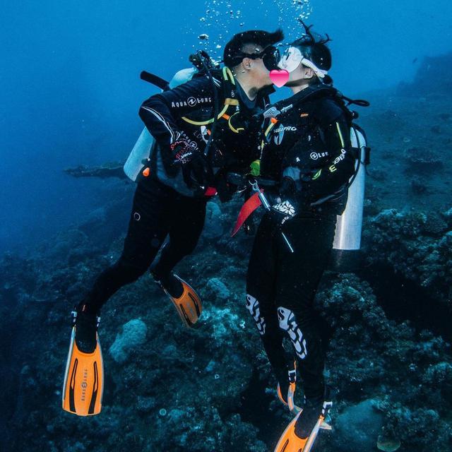 6 Potret Glenn Alinskie dan Chelsea Olivia Diving Bareng, Kenang Momen 12 Tahun Lalu