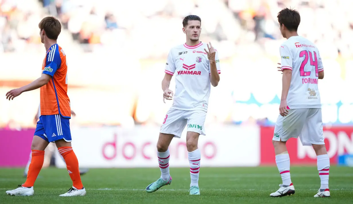 Justin Hubner juga sempat jadi starter saat Cerezo menjamu Vissel Kobe, 11 Mei 2024 lalu. Ia bermain 75 menit pada laga ini, dengan Cerezo Osaka kalah 1-4. (J.LEAGUE)