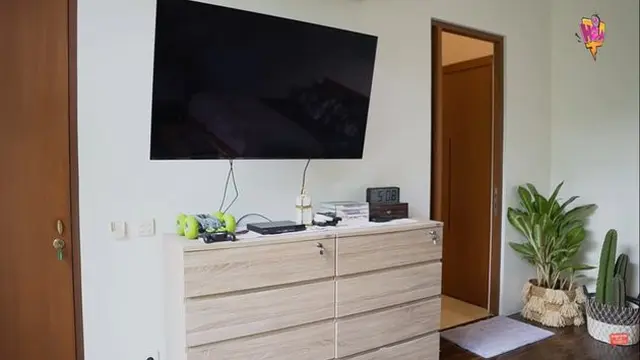 7 Potret Kamar Irish Bella dan Ammar Zoni, Banyak Hiasan Kaligrafi