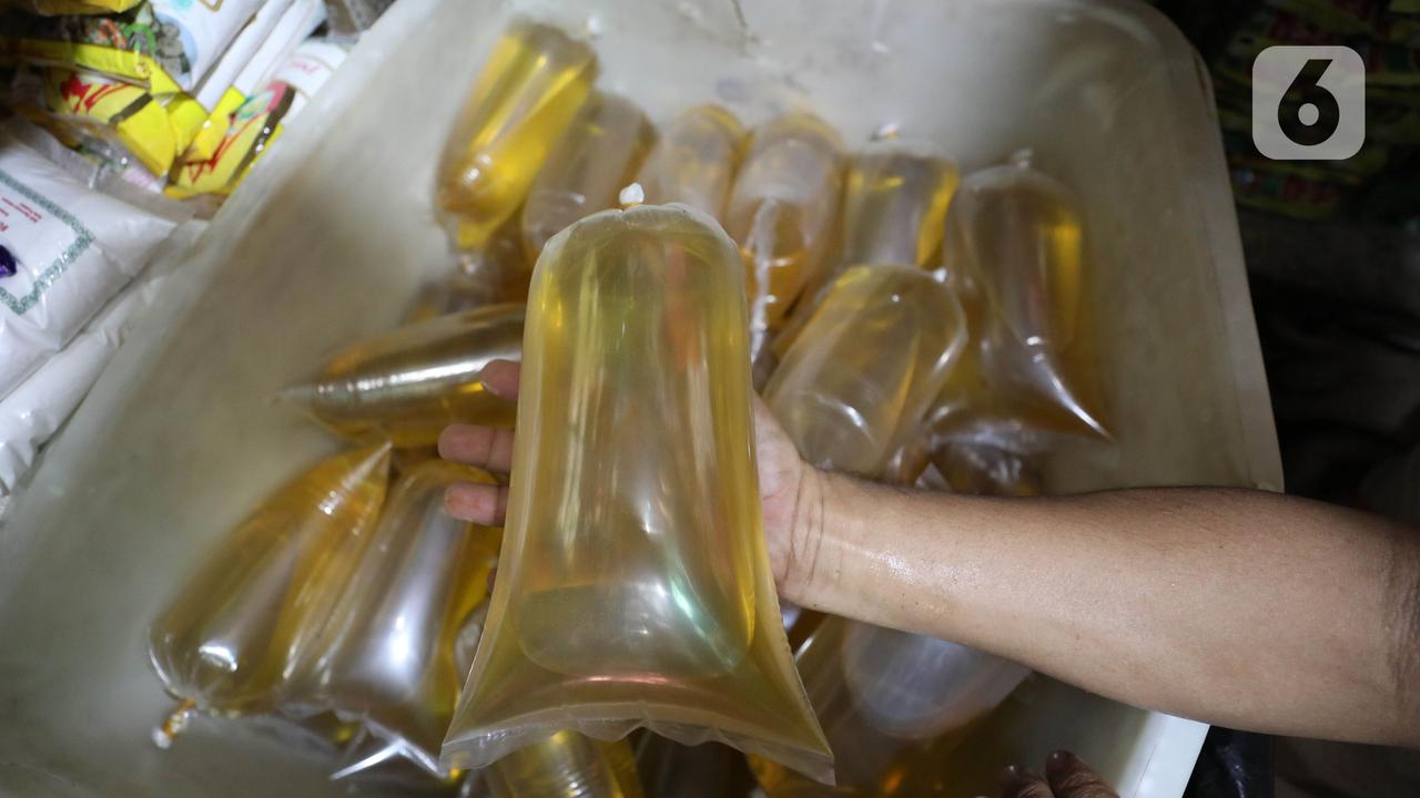 Minyak Goreng Curah di Pasar Tradisional Masih Diangka 15 Ribu Rupiah per Liter