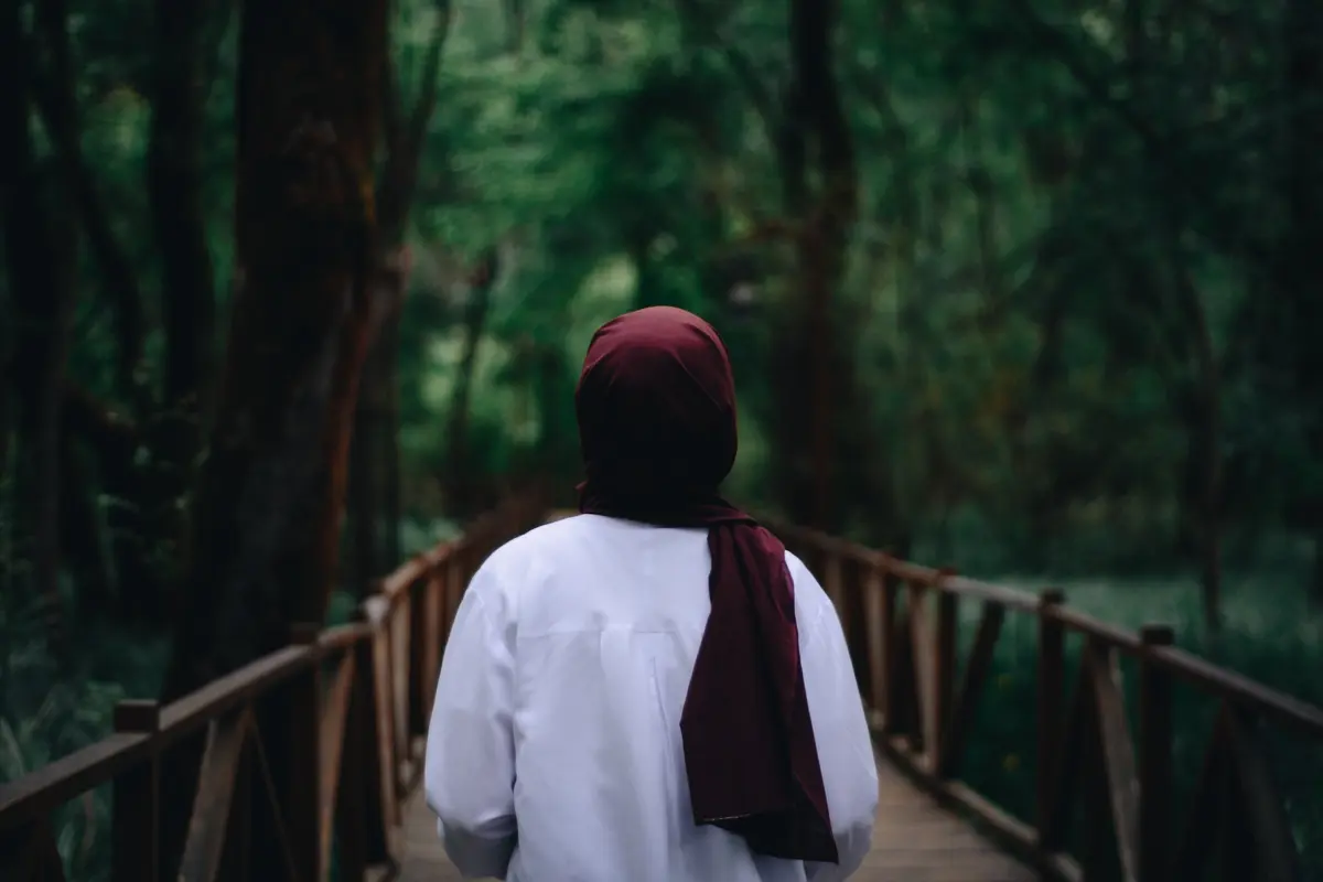 Perawatan rambut perempuan berhijab