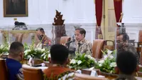 Presiden Joko Widodo atau Jokowi beraudiensi dengan 12 organisasi mahasiswa yang tergabung dalam Kelompok Cipayung Plus, Rabu (23/3/2022). ( Foto: Muchlis Jr - Biro Pers Sekretariat Presiden)