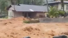 Banjir Menerjang Kota Padang