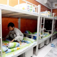 Jangan anggap sekolah asrama selalu membosankan! Tiga murid ini membuat kehidupan di asrama jadi mengasyikkan. 