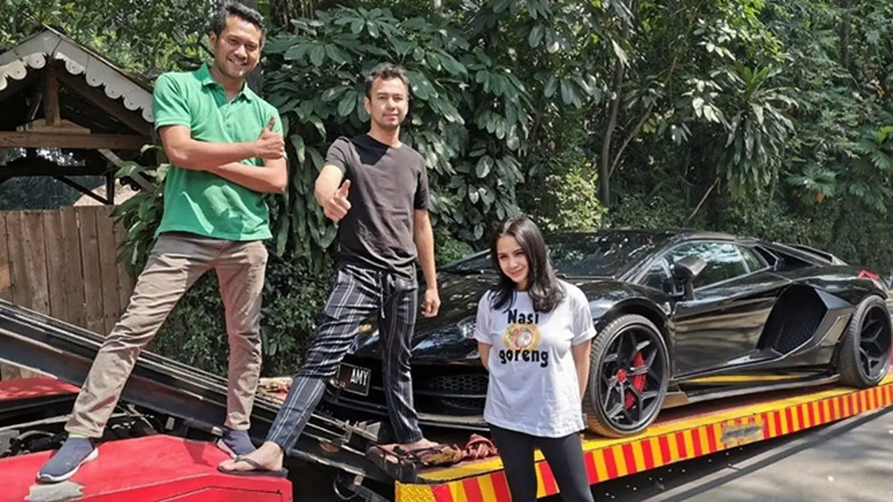 Mobilnya Terbakar, Ini 6 Potret Koleksi Mobil Mewah Raffi Ahmad