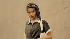 Zsa Zsa Utari selalu tampil menawan di beberapa penampilan. Seperti saat ia mengenakan outfot hitam yang membuatnya makin terlihat kece. Ia bahkan disebut netizen 
 layaknya bintang Hollywood saking curi perhatian.(Liputan6.com/IG/@zsazsautari)