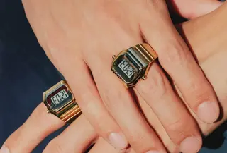 Jam tangan cincin emas dari Timex x MM6 Maison Margiela. Dok. Timex x MM6 Maison Margiela