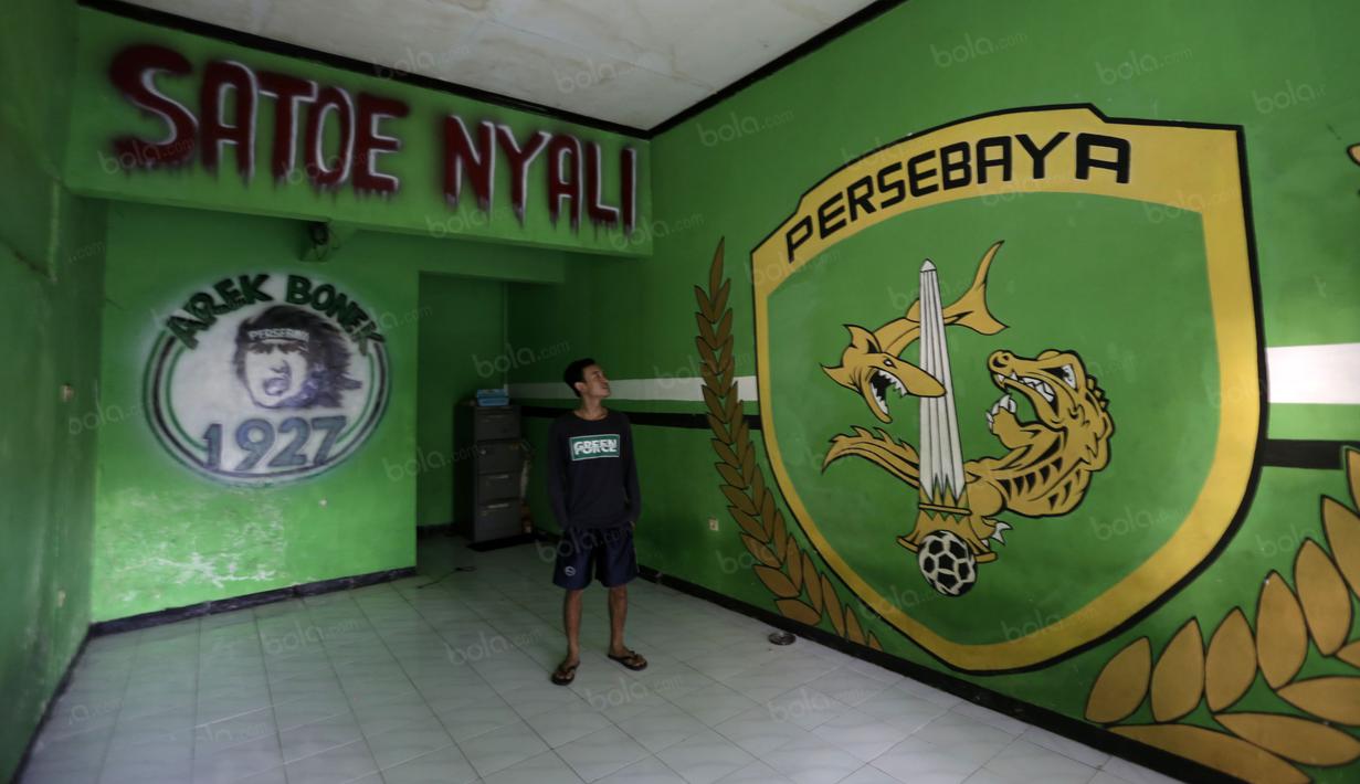 Mess Pemain Persebaya yang kini kosong dan hanya ditempati dan dirawat Bonek di Surabaya. (Bola.com/Nicklas Hanoatubun)