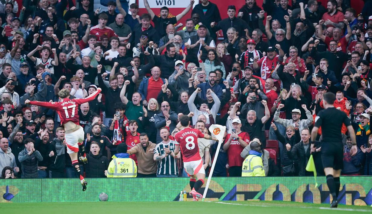 Gol dari Man United dicetak Bruno Fernandes. Sementara itu gol Arsenal dihasilkan Declan Rice. (AP Photo/Dave Thompson)