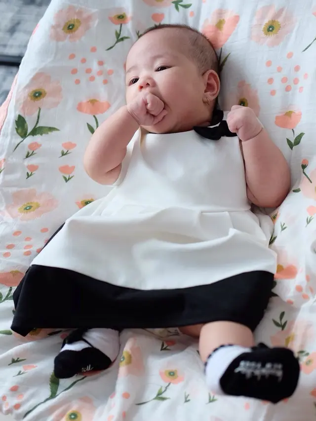 Berusia 3 Bulan, Ini 7 Potret Gemas Baby Ariel Putri Yuanita Christiani
