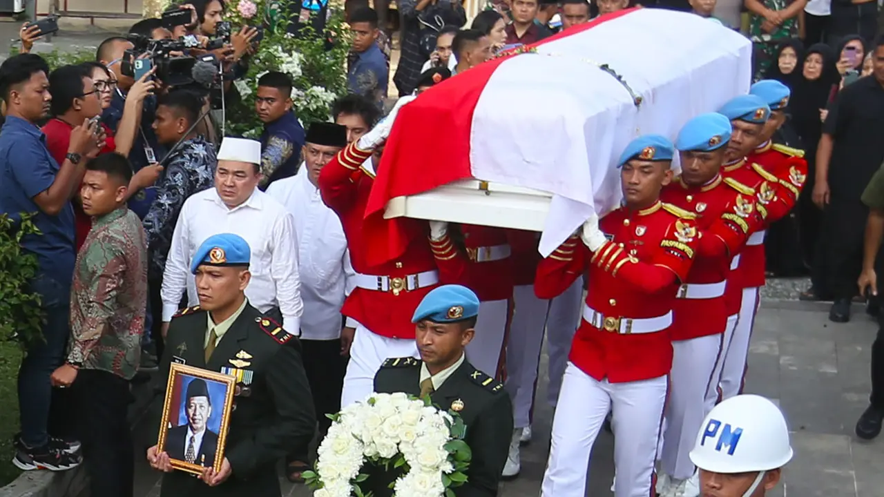 Secara Kenegaraan, Pemakaman Jenazah Wakil Presiden ke-9 RI Hamzah Haz Dilakukan