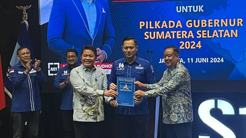 Partai Demokrat mendukung calon petahana untuk maju pada pemilihan gubernur (Pilgub) Sumatera Selatan (Sumsel) 2024, yaitu sosok Herman Deru dan Cik Ujang diberi rekomendasi.