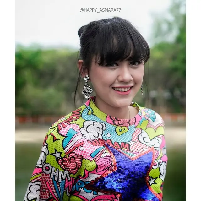 7 Potret Happy Asmara, Pelantu Lagu Dalan Liyane yang Trending di Youtube