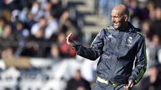 Pelatih Real Madrid, Zinedine Zidane adalah  keturunan Aljazair, orang tuanya Smail dan Malika berimigrasi ke Paris sebelum perang Aljazair, Zidane memilih untuk membela Timnas Prancis.  (AFP/Gerard Julien)