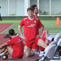 Sebanyak 15 pemain Skuad Garuda telah bergabung dan menjalani sesi latihan yang digelar di Lapangan Stadion Madya, Senayan, Jakarta, Selasa (24/3/2026) sore. Tampak dalam foto, pemain Timnas Indonesia, Ole Romeny saat mengikuti sesi latihan perdana di Lapangan Stadion Madya, Kompleks Gelora Bung Karno, Senayan, Jakarta, Selasa (24/3/2026). (Bola.com/M Iqbal Ichsan)
