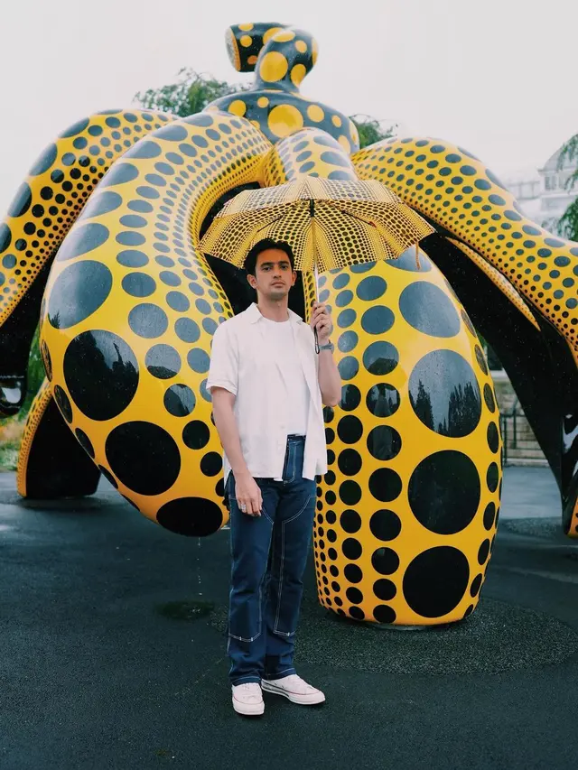 Gaya Omar Daniel Saat Di New York, Tampil Stylish. (Sumber: Instagram/omardaniel_)