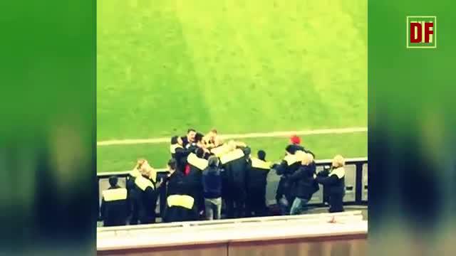 Bayer Leverkusen resmi memecat bek Emir Spahic setelah ia terekam kamera menanduk panitia penyelenggara stadion lantaran kesulitan mengajak rekannya masuk lapangan usai Die Bayer takluk dari Bayern Muenchen di babak perempat final DFB Pokal.
