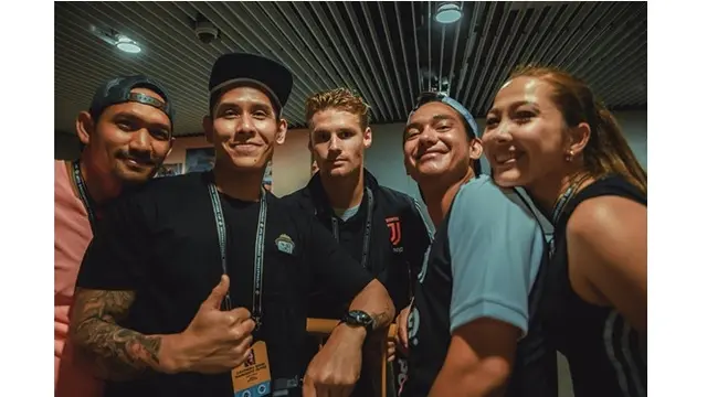 Dapat Tanda Tangan CR7, Begini 7 Momen Seru Adipati Dolken Saat Nonton ICCSG di Singapura