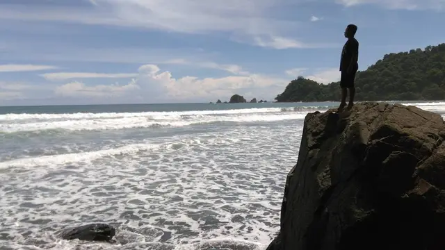 Pantai Jolosutro