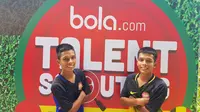 Si kembar Arbi dan Ardi melalui perjalanan panjang untuk mengikuti proses seleksi Bola.com From North Sumatra to Belgium. (Bola.com/Zulfirdaus Harahap)