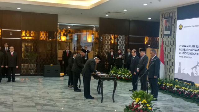 Menteri Energi dan Sumber Daya Mineral (ESDM) Ignasius Jonan melantik 17 pejabat pimpinan tinggi dan pejabat administrasi di lingkungan Kementerian ESDM, Jumat (12/7/2019).
