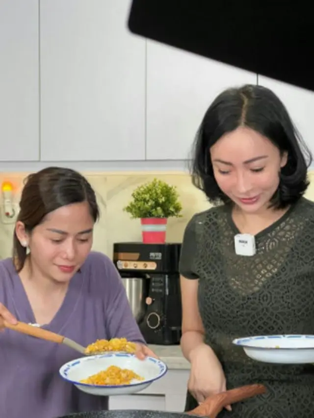 Sudah Kenal Sejak Lama, Ini 6 Potret Farida Nurhan dan Mama Livy Renata
