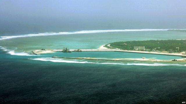 Kota Sansha di Pulau Yongxing atau Pulau Woody di gugus kepulauan Paracel, salah satu lokasi yang kerap dipersengketakan di Laut China Selatan (AFP PHOTO via VOA)
