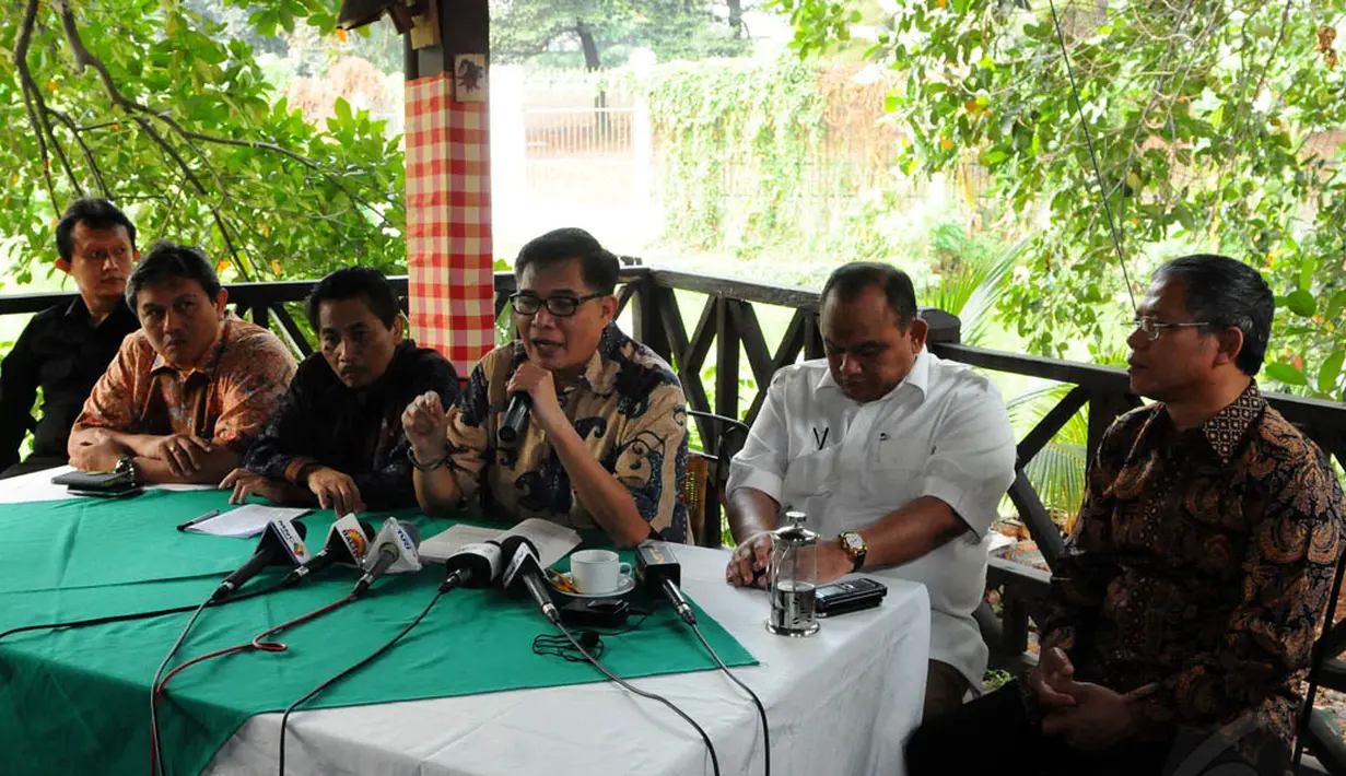 DPP PPP versi Romahurmuziy bersikukuh bahwa Muktamar VIII PPP yang digelar pada 15-18 Oktober lalu di Surabaya merupakan muktamar yang sah dan sudah sesuai dengan AD/ART PPP, Jakarta, (22/10/14). (Liputan6.com/Andrian M Tunay)