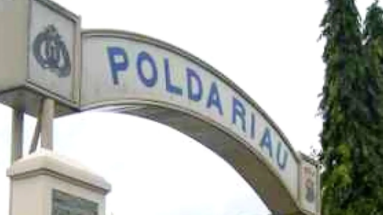 polda-riau-131010b.jpg