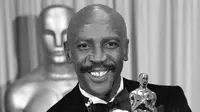 Louis Gossett Jr mencetak sejarah sebagai aktor kulit hitam pertama peraih Piala Oscar Pemeran Pendukung Pria Terbaik. Ia meninggal dunia di usia 87 tahun. (Foto: ASSOCIATED PRESS)