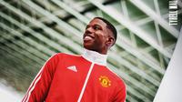 Pemain baru Manchester United, Tyrell Malacia. (Twitter/Manutd)