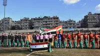 Al-Ittihad dan Al-Hurriya menggelar pertandingan sepak bola di Aleppo, Suriah, untuk pertama kali dalam enam tahun, Sabtu (28/1/2017). (BBC)