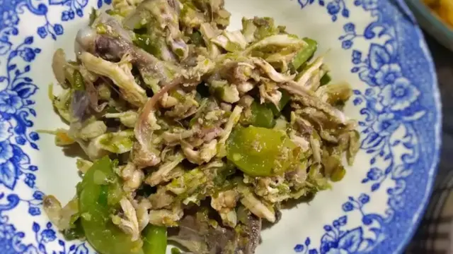 Resep ayam suwir sambal hijau. (dok. Cookpad @slnmhr_)