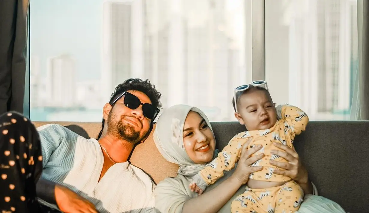 Menambahkan ucapan sang suami, Irish Bella mengatakan bahwa tidak ada rumah tangga yang sempurna tanpa masalah. Namun bagaimana cara pasangan tersebut mengatasi dan berjuang agar selalu bersama hingga akhir hayat. (Instagram/ammarzoni)