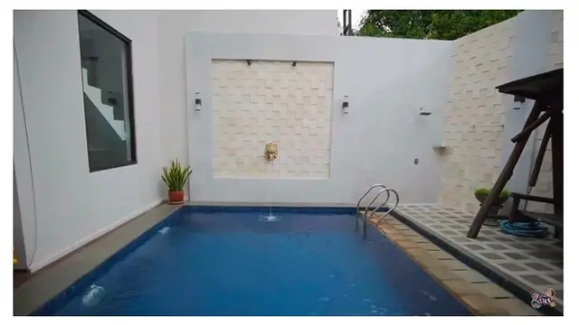 10 Potret Rumah Ricky Perdana 'Tukang Ojek Pengkolan", Minimalis Serba Putih