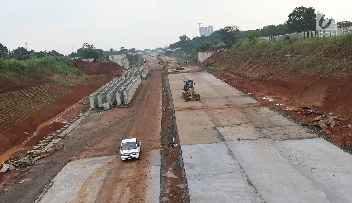 Kondisi pembangunan proyek jalan tol Cijago Seksi II di kawasan Depok, Jawa Barat, Senin (2/10). Pembangunan tol ini mentok di belakang Kampus UI, tepatnya di Kelurahan Kukusan, Kecamatan Beji, Kota Depok. (Liputan6.com/Immanuel Antonius)