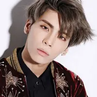 Para fans SHINee dikejutkan dengan kabar Jonghyun SHINee yang ditemukan tak sadarkan diri di apartemennya. (foto: allkpop.com)