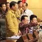 Terkait mosi tidak percaya, John mengatakan, ada motif politik yang kental di dalamnya. 