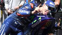 Maverick Vinales berhasil memenangi lomba dengan menorehkan catatan waktu 43 menit 29,793 detik. (AFP/Jean-Francois Monier)